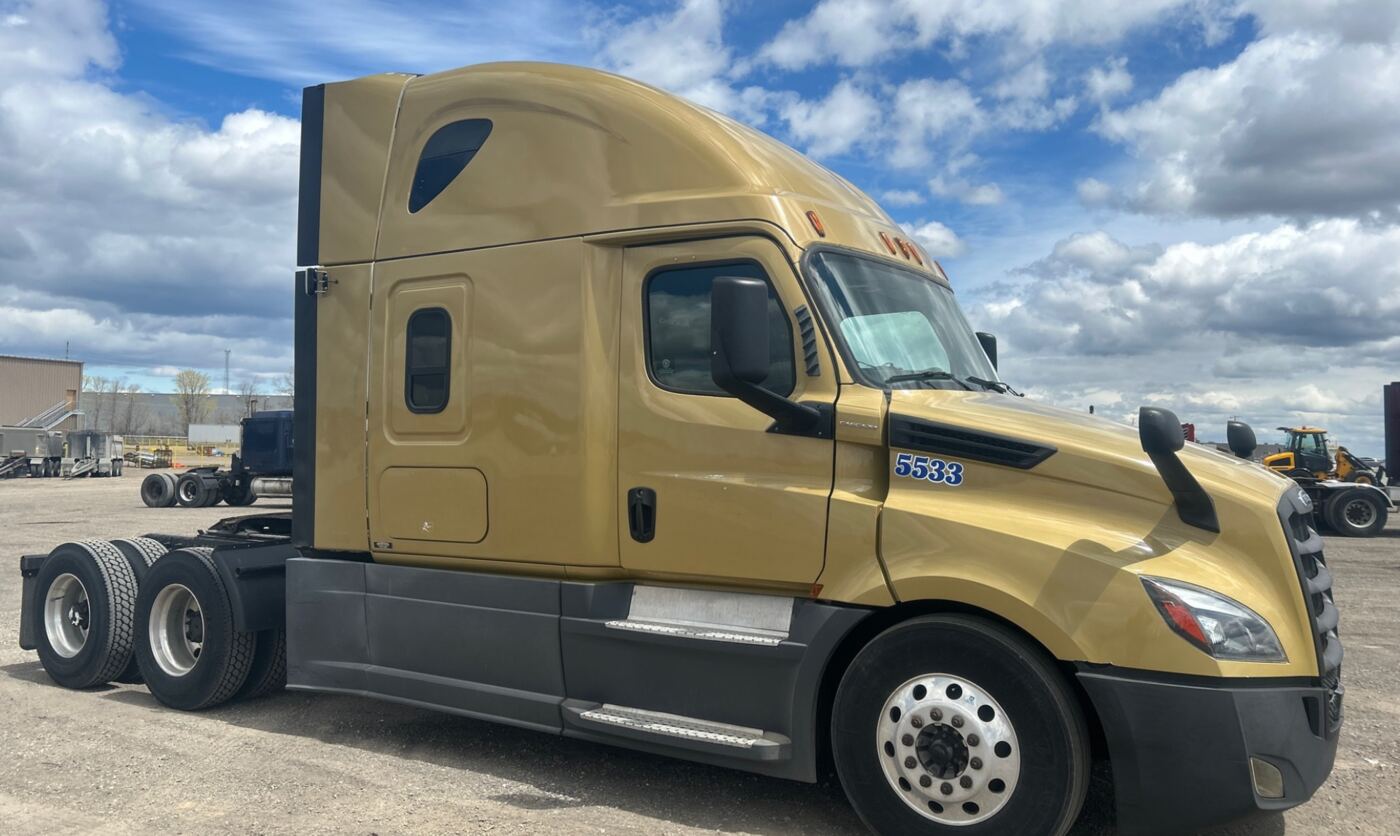 2020 Freightliner Cascadia 126 6x4 TA Sleeper thumbnail 4