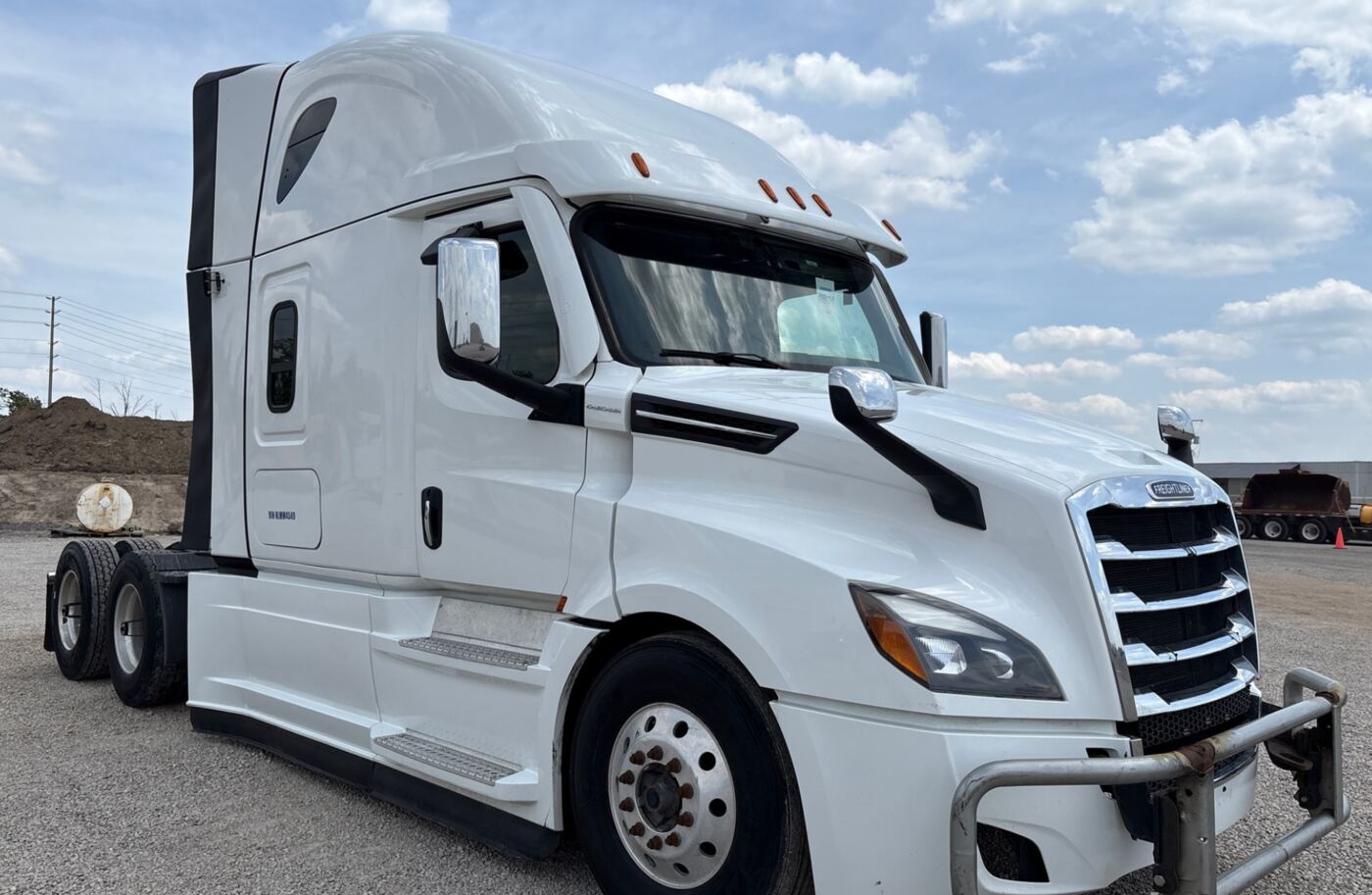 2022 Freightliner Cascadia 126 6x4 TA Sleeper thumbnail 4