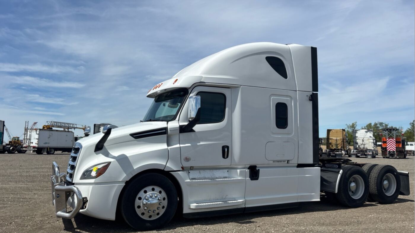 2021 Freightliner Cascadia 126 6x4 TA Sleeper thumbnail 2